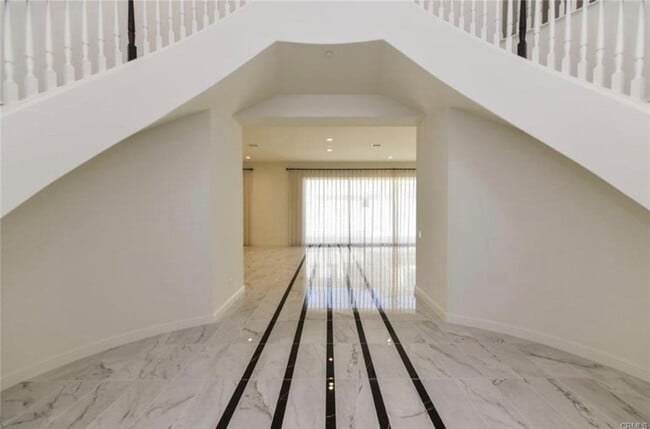 Building Photo - 105 Spacial