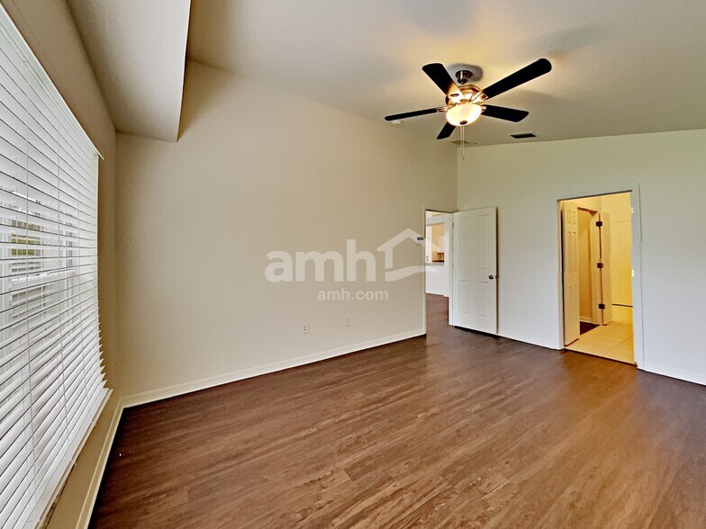 Building Photo - 6424 Bridgecrest Dr