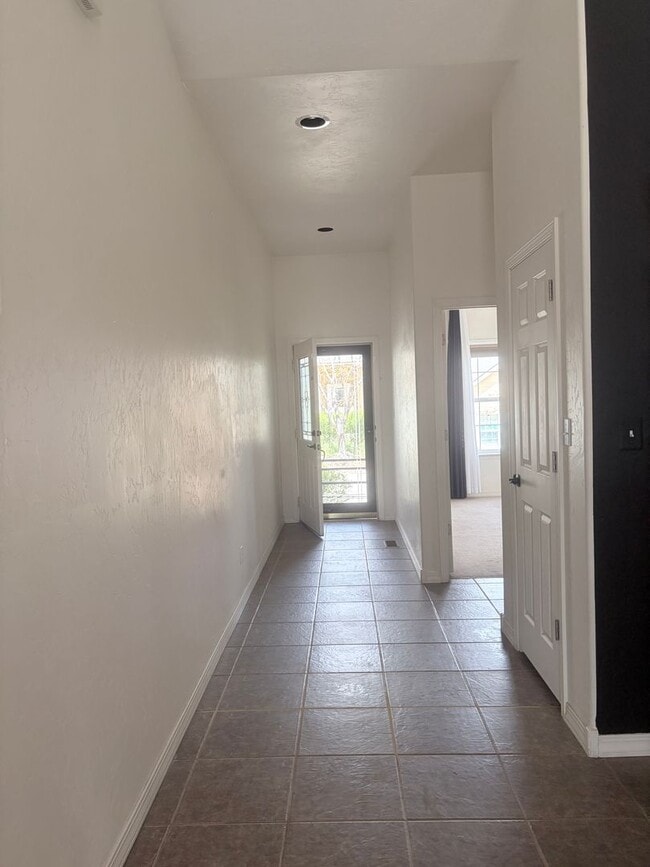 Building Photo - Lovely Bayfield Townhouse