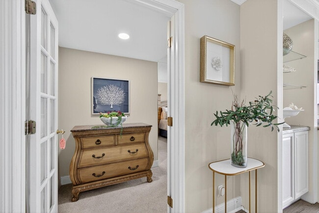 Building Photo - 801 Lake Shore Dr