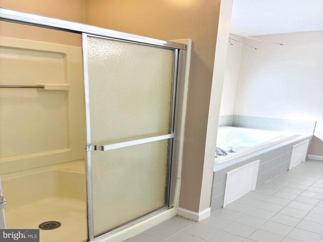 Building Photo - 9 Essex Ct