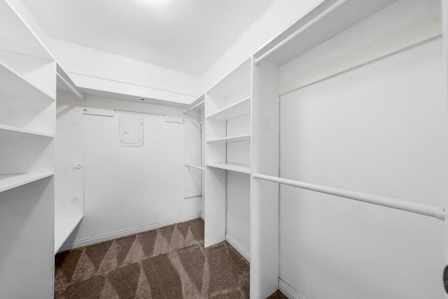 Building Photo - 4843 Collwood Blvd