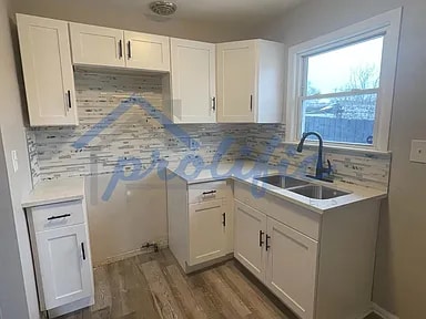 Building Photo - 712 W 19th Ave