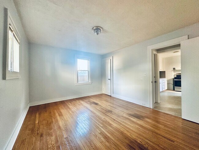 Building Photo - 179 Bradley St