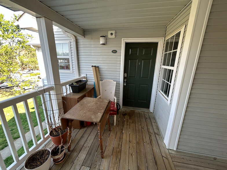 Building Photo - Room in Condo on Wolfmill Dr