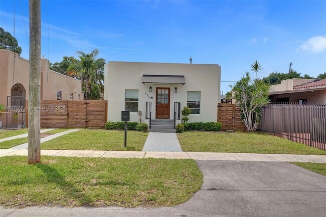 Building Photo - 2978 SW 14th St