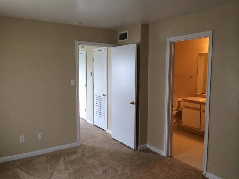 Escondido Creek Apartments 369 Freeny Dr Kenedy TX 78119 Apartment