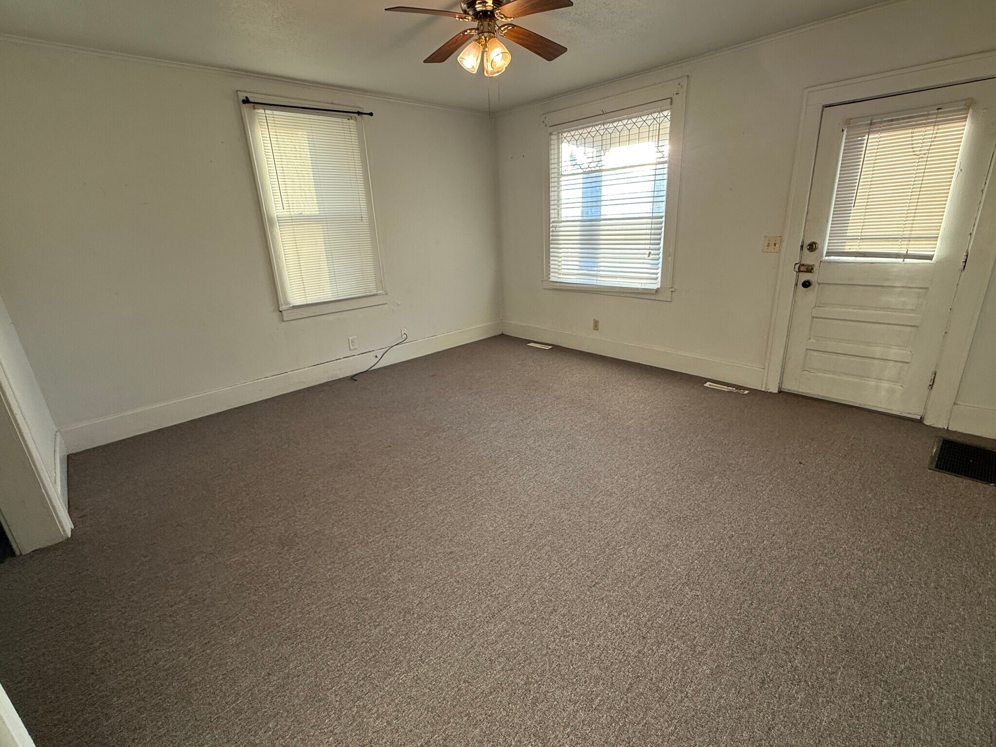 Building Photo - 222 N Dubuque St