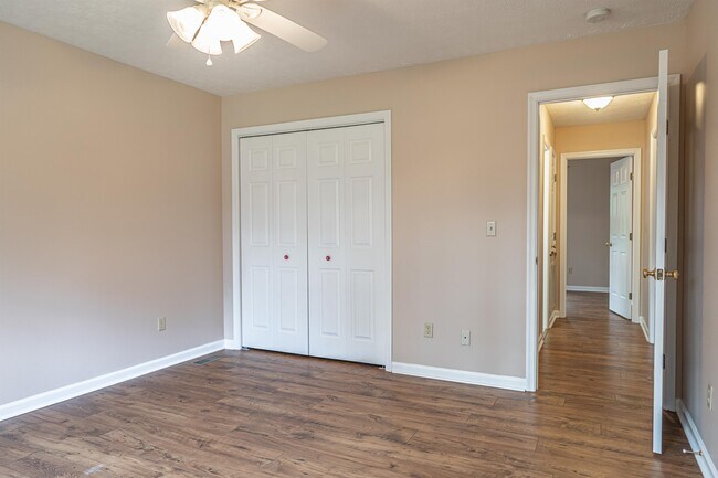 Building Photo - 104 Primrose Cir