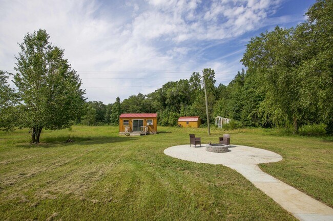 Building Photo - "Charming 3-Bedroom Home with 2 Full Bathrooms in Vass, NC - Spacious and Comfortable Country Liv...