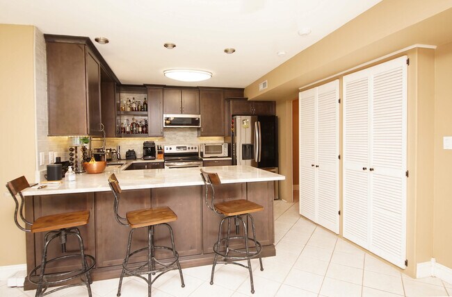 Building Photo - 574 L'Ombre Cir NE
