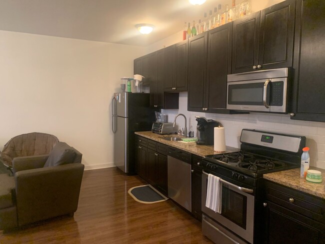 Interior Photo - 1536 N. Carlisle