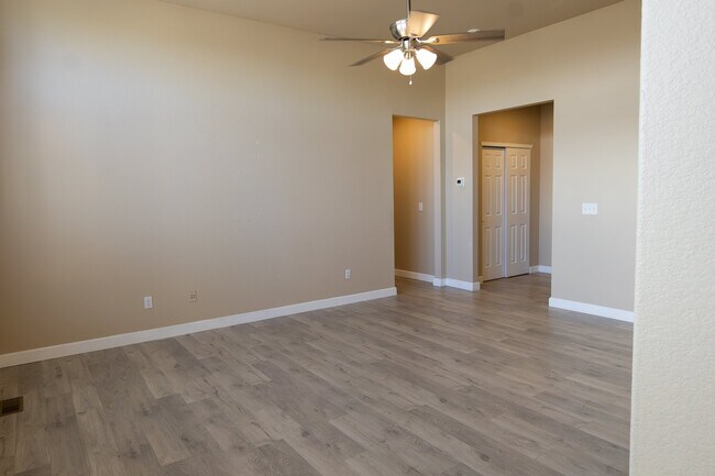 Building Photo - 8179 Meadowcrest Dr
