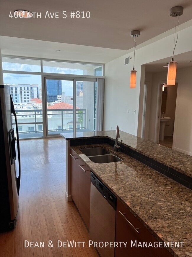 Building Photo - 400 4th Ave S