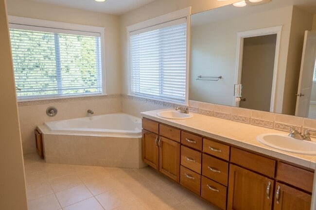 Building Photo - 4Bd/3.5Ba Seattle House