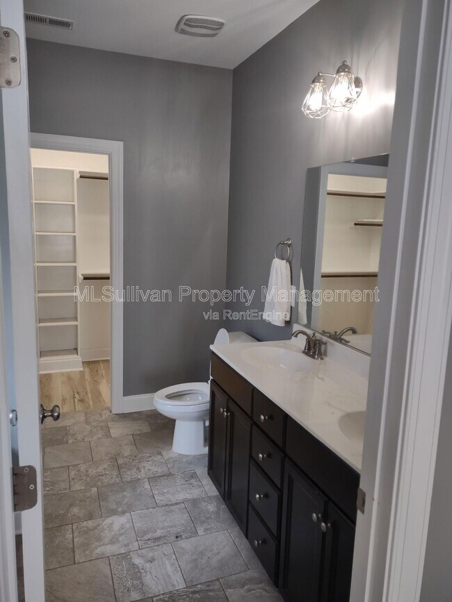 Building Photo - 703 Cherry Tree Dr