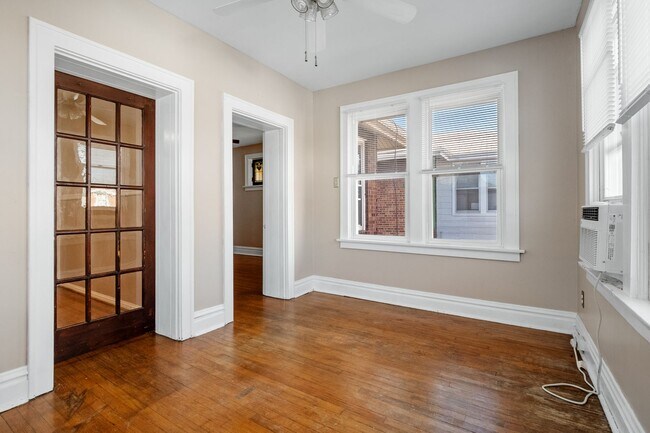 Building Photo - 4955 Tholozan Ave