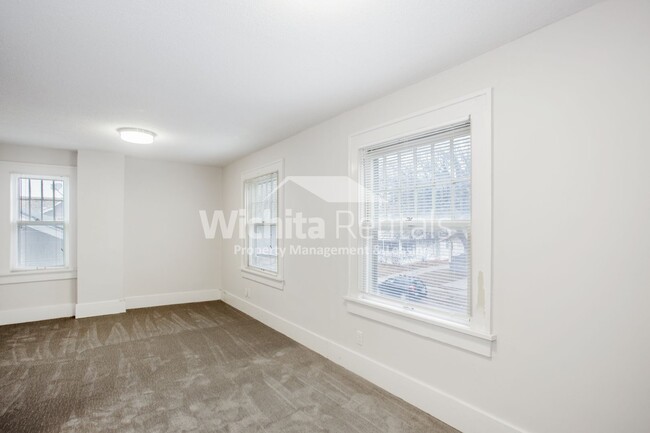 Building Photo - 2 bedroom duplex - College Hill