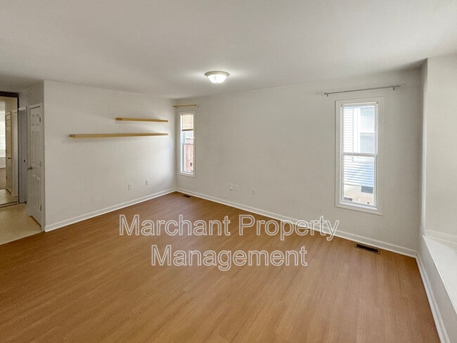 Building Photo - 335 Woodlark St