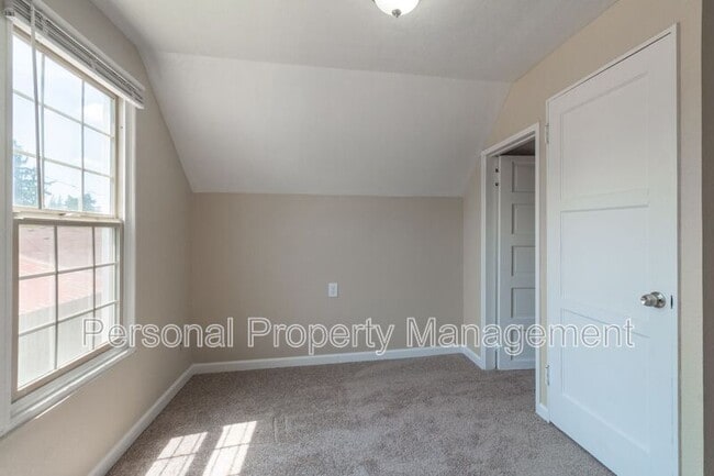 Building Photo - 3108 Thompson Ave