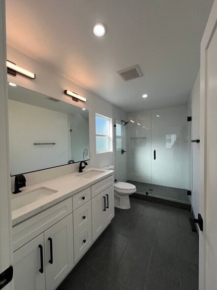 Building Photo - 4816 Hedda St