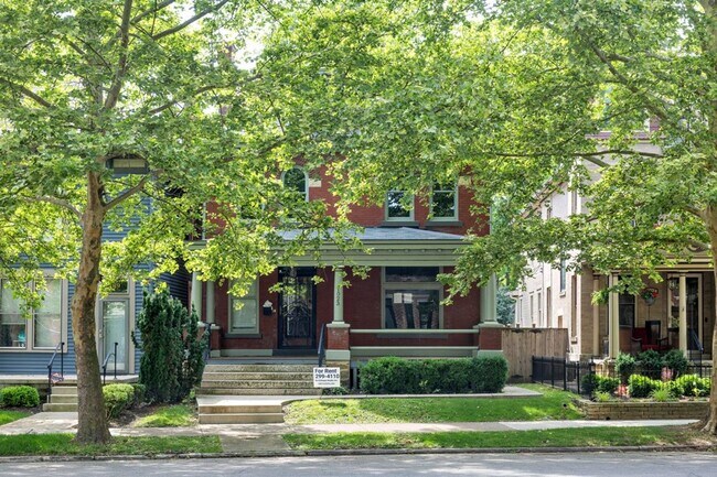 Building Photo - Short North / Victorian Village Stunning Single Family House!
