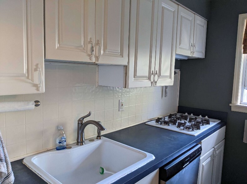 Building Photo - 5421 Highridge St