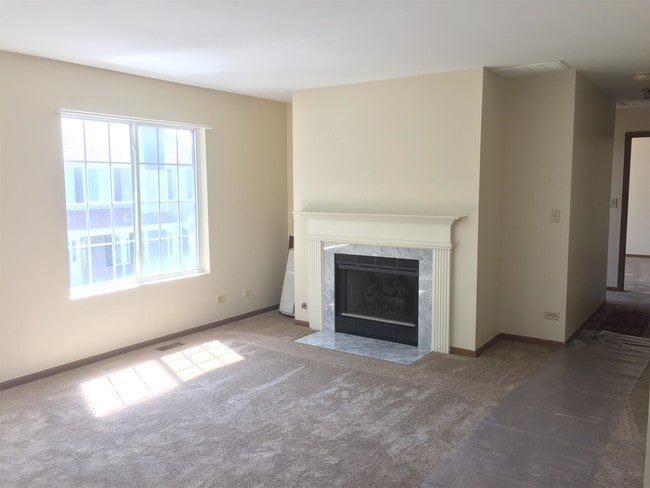 Building Photo - 1216 Sandhurst Ln