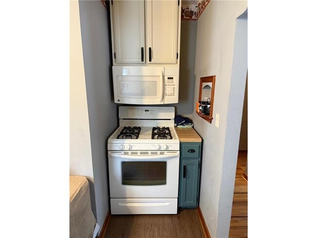 Building Photo - 320 E Main St