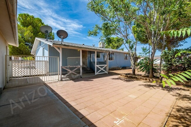 Building Photo - LARGE FENCED YARD WITH DETACHED GARAGE