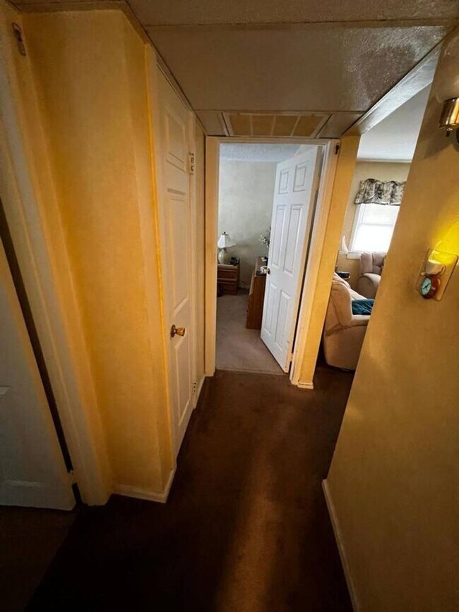 Building Photo - Lovely Cherry Hill Parke 2nd floor 2 bedro...
