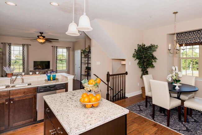 Building Photo - Luxury Townhome with a Garage!