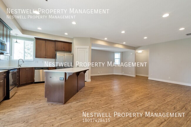 Building Photo - Beautiful 3-bed Townhome in Farmington in