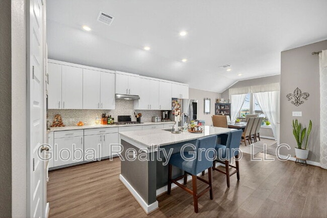 Building Photo - 2227 Quince Ave