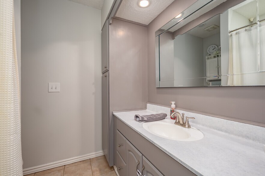 Building Photo - 3117 Windsor Dr