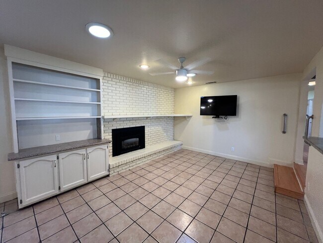 Building Photo - 3 bedroom single story in Manteca!