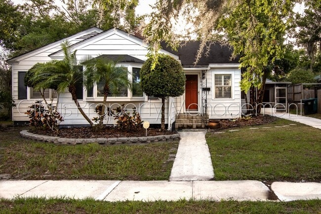 Building Photo - Cute 3/3 Home Near Sodo
