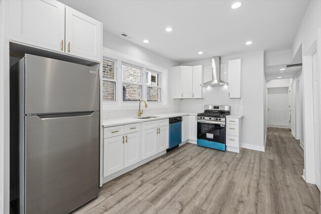 Building Photo - 4044 W Kamerling Ave