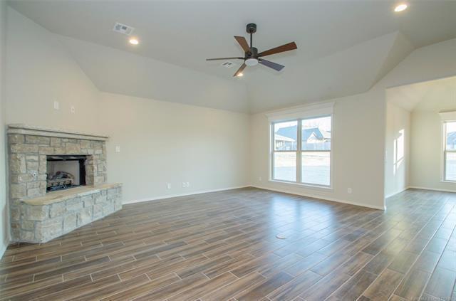 Building Photo - 4 bedroom home in Brighton Village