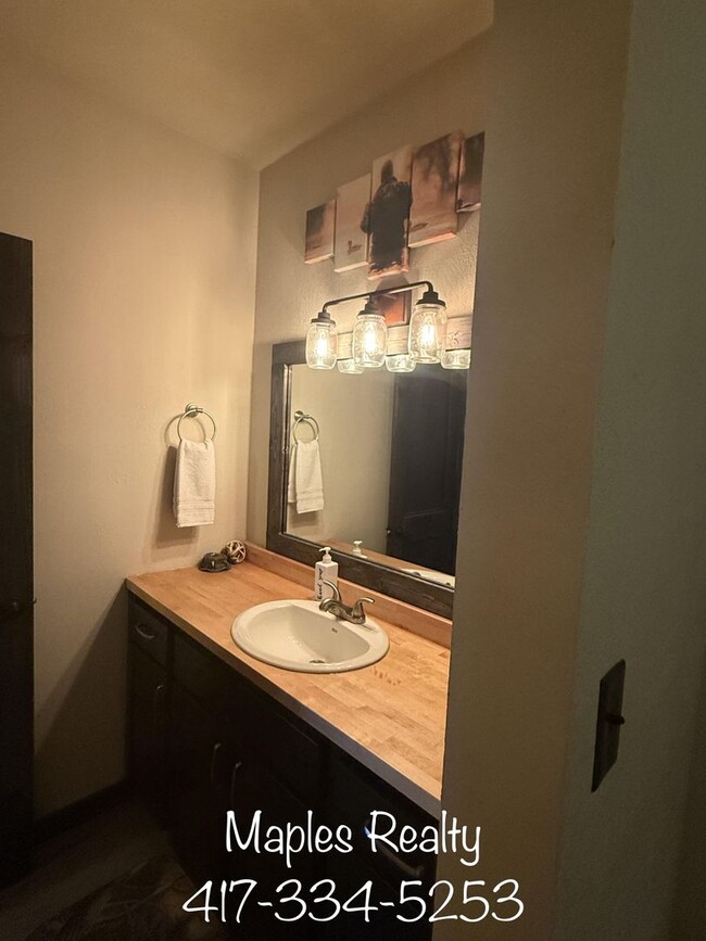 Building Photo - NEW LISTING - ? Furnished Studio Apartment – Utilities Included – Branson, MO ? near Silver Dolla...