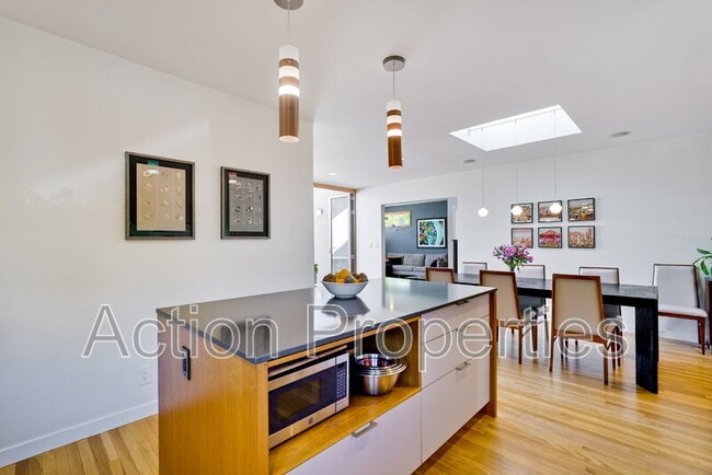 Building Photo - 360 Velarde St