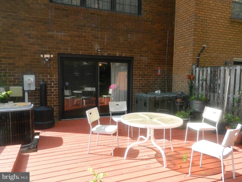 Building Photo - 17 Theo Ln