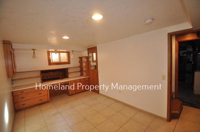 Building Photo - 3 Bedroom Duplex