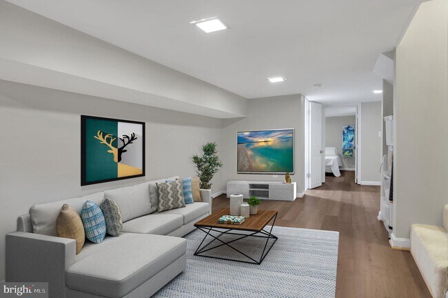 Building Photo - 117 15th St SE