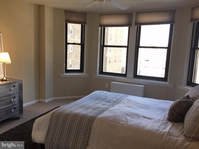 Building Photo - 135 S 19th St