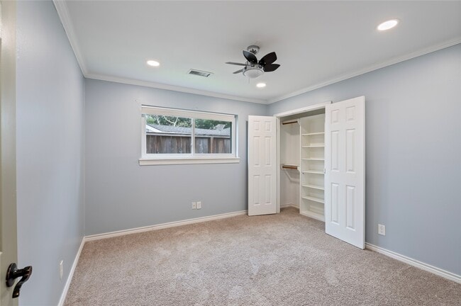Building Photo - 4034 Shady Springs Dr