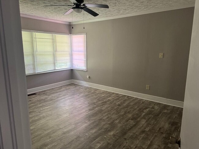 Building Photo - 121 Woodland Cir