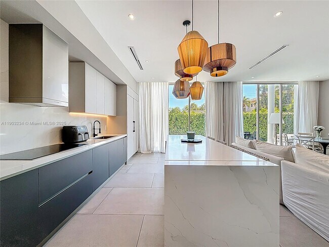 Building Photo - 561 Warren Ln