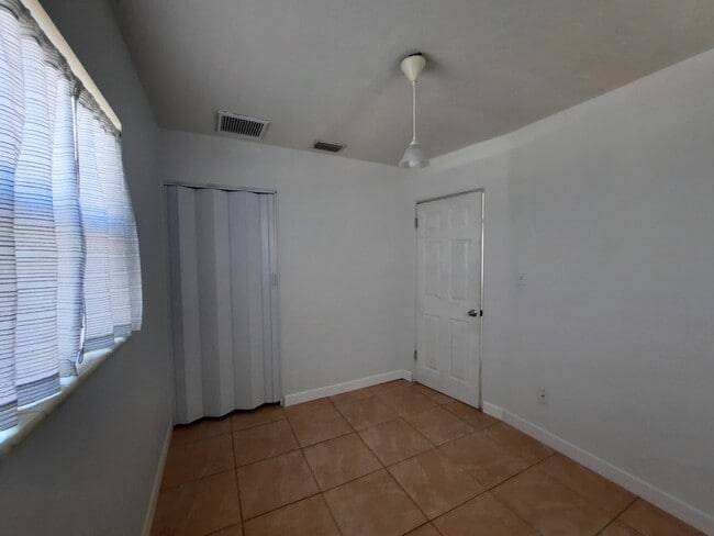 Building Photo - 3234 35th Ave N