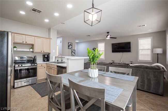 Building Photo - 641 Solitude Point Ave